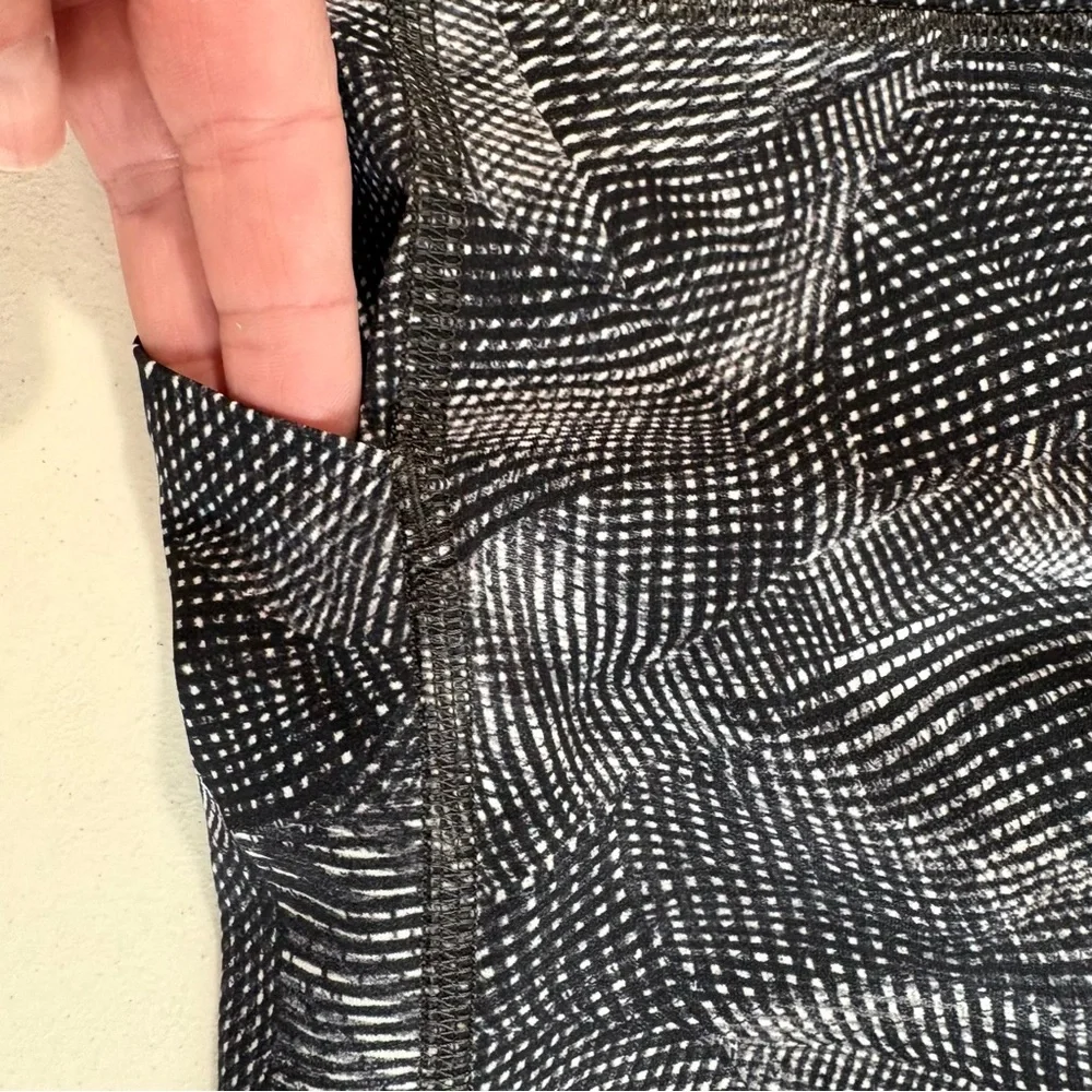 Lululemon Wunder Under Crop 8 Full On Luxtreme Black White Camo Yoga Pant - Picture 9 of 13